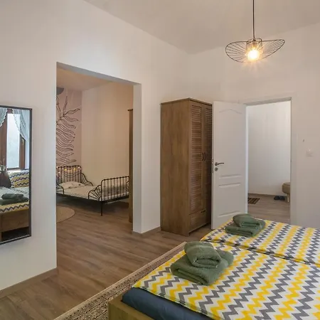 Linden House - A Lovely In Apartment Warna