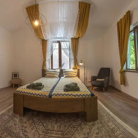 Linden House - A Lovely In 瓦爾納