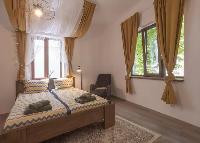 Апартаменты Linden House Flat