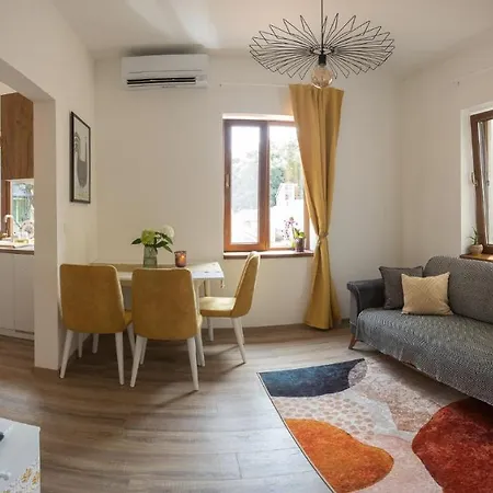 Апартамент Linden House Flat