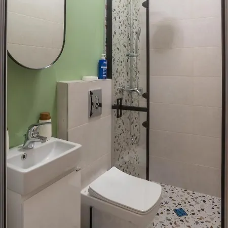 Апартамент Linden House Flat